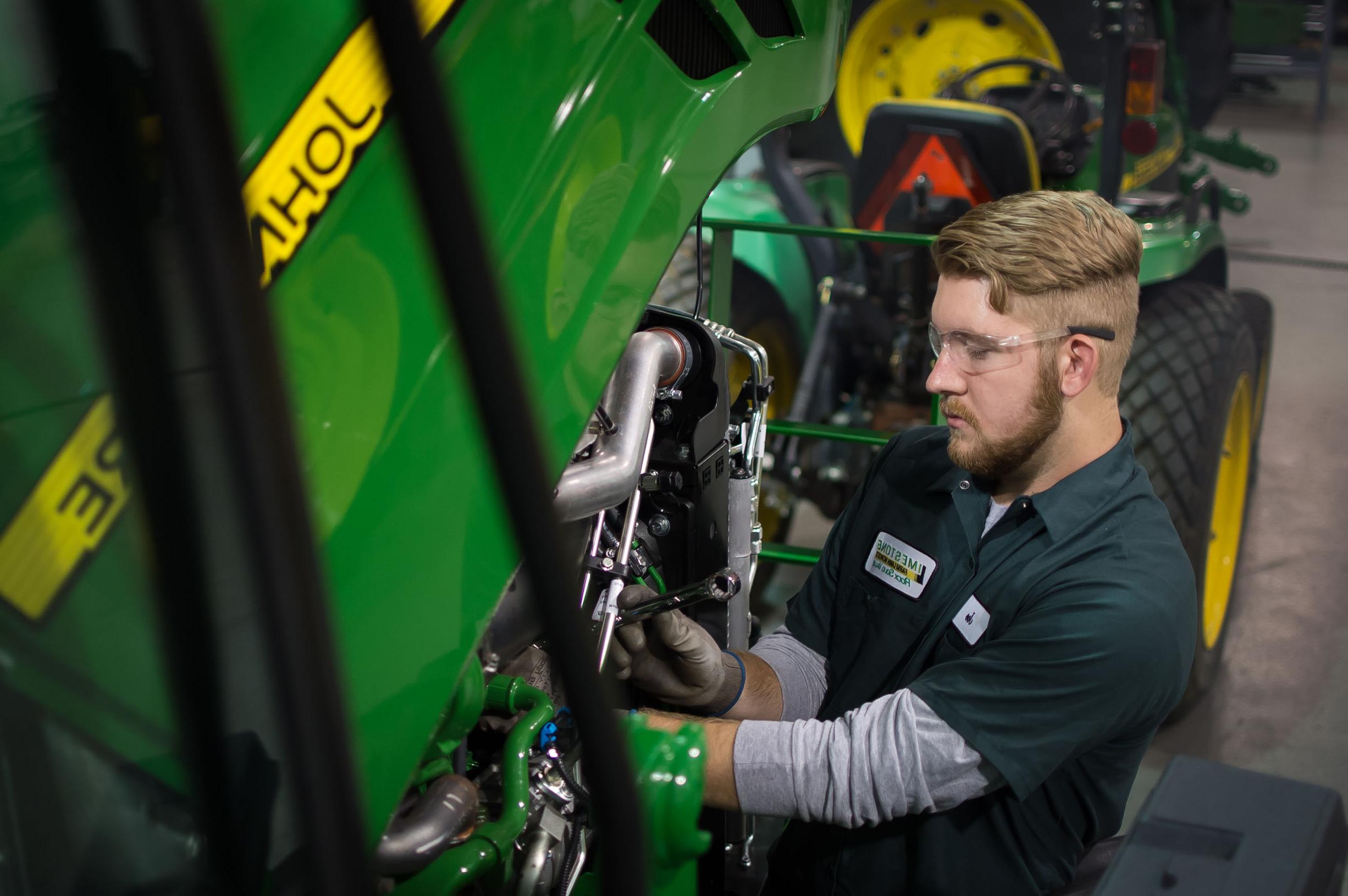 diesel tech - john deere hero